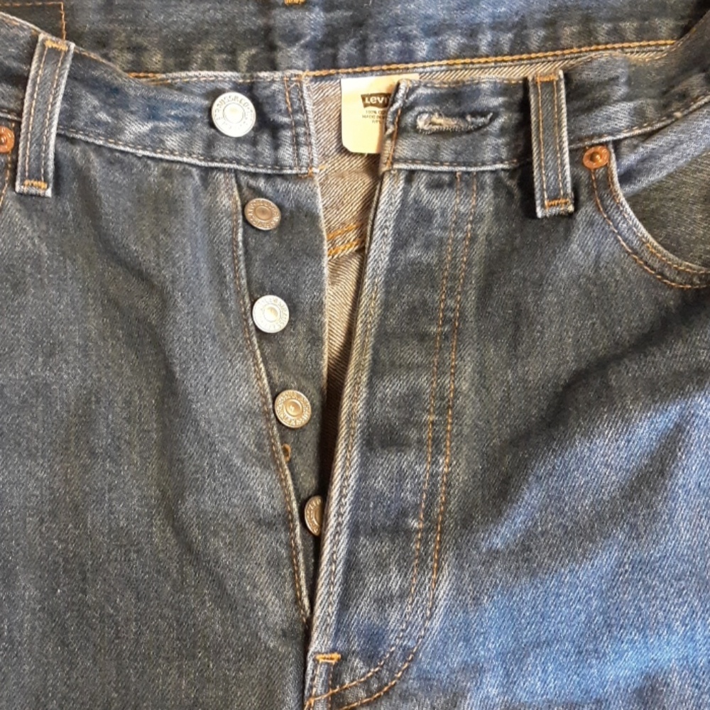 Men's Levi's button fly 501s 32 x 34 red tab